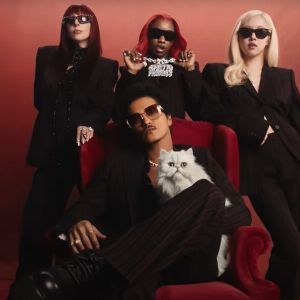 Lady Gaga et Rosé des Blackpink révèlent une surprise étonnante dans le nouveau clip de Bruno Mars