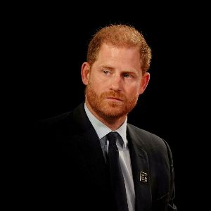 "Le prince Harry remporte 12 millions d'euros dans un procès contre le Sun"