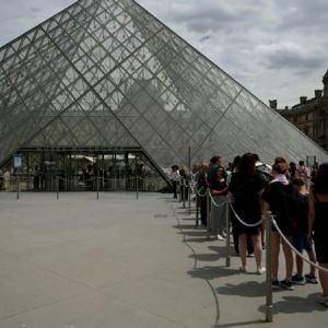 "Scandale au Louvre : Rachida Dati veut augmenter les prix pour les visiteurs étrangers"