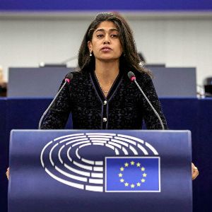 "Scandale : Rima Hassan, eurosceptique de La France insoumise, soutient le régime algérien !"