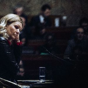 "Yaël Braun-Pivet critique sévèrement le bilan mitigé d'Emmanuel Macron"