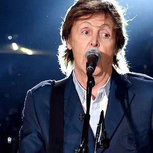 "Alerte de Paul McCartney sur les risques de l'IA pour les artistes : un appel à la protection gouvernementale"