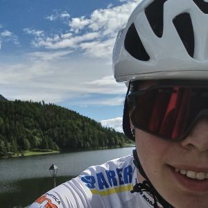 "Drame sur la route : la jeune cycliste Sara Piffer, 19 ans, perd la vie dans un accident tragique"