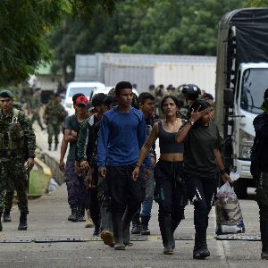 "Exclusif : L'armée colombienne déclenche une contre-attaque inédite après une semaine violente avec les guérillas"