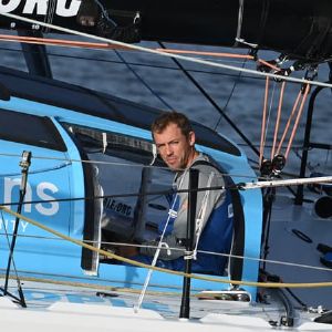 "Incroyable exploit : Thomas Ruyant termine le Vendée Globe à la 7e place après avoir surmonté de multiples avaries"