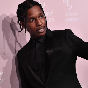 "Le rappeur A$AP Rocky prétend avoir utilisé un faux pistolet lors d'une altercation avec un ex-ami"