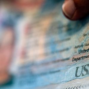 "Scandale aux États-Unis : Fin des passeports "X" pour les personnes non binaires"