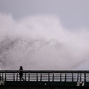 "Disparition en pleine tempête près de la Gironde : un plaisancier britannique de 73 ans introuvable"