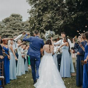 "Leur bourde vestimentaire au mariage de leur frère fait le buzz"