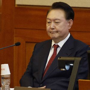 "Révolution en Corée du Sud : Yoon Suk Yeol inculpé pour tentative de coup d'État"