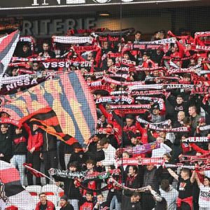 "Scandale au stade: chants insultants contre Neal Maupay et sa mère lors du match Nice-OM"