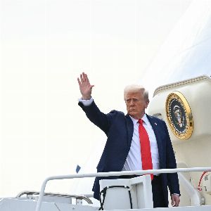 "Trump sanctionne la Colombie après le refoulement d'avions américains avec des migrants"