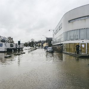 "Alerte inondations à Rennes : La nature reprend le dessus face aux crues historiques !"