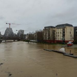 "Alerte rouge : crues historiques à Rennes et en Ille-et-Vilaine, évacuations en cours"