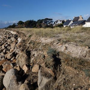 "Ce village breton prend une décision radicale face à la montée des eaux"