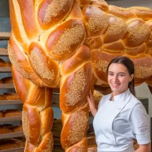 Découvrez le scandale du "Challah horse" en pain sur Facebook !