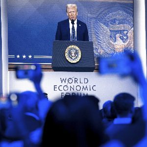 "Donald Trump, le défenseur de l'extractivisme, acclamé à Davos"