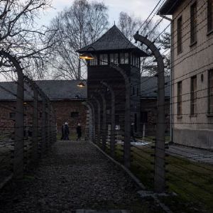 "Événement exceptionnel à Auschwitz: 50 survivants et leaders mondiaux réunis aujourd'hui"