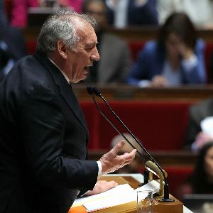 "François Bayrou face à un défi crucial pour boucler le budget avec le PS : les enjeux de la dernière ligne droite"