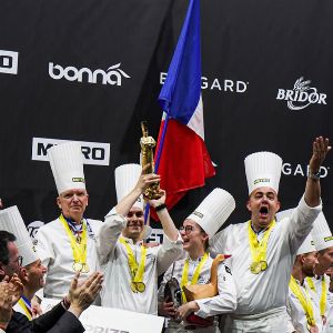 "Incroyable : Paul Marcon remporte le Bocuse d’Or, 30 ans après son père Régis !"