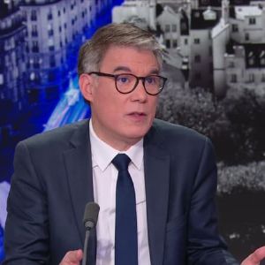 "Le duel Mélenchon vs Hollande : une bataille titanesque pour l'âme de la gauche"