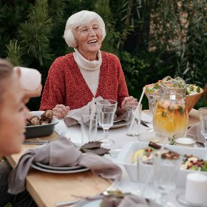 "Les secrets d'un dîner idéal pour les seniors de plus de 70 ans !"