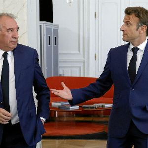 "Macron face à la cohabitation : une impopularité grandissante"