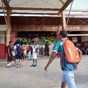 "Rentrée chaotique à Mayotte après le passage du cyclone Chido : des conditions d'apprentissage précaires pour les élèves"