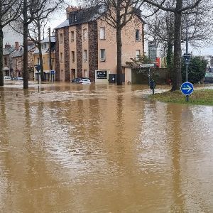 Situation critique en Ille-et-Vilaine à cause de la tempête Herminia : vigilance rouge