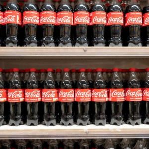 "ALERTE : Coca-Cola et Fuze Tea rappellent en urgence des millions de bouteilles contaminées en Europe !"