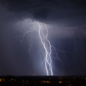 "Alerte météo : un orage surpuissant et rare frappe Grenoble en plein hiver"