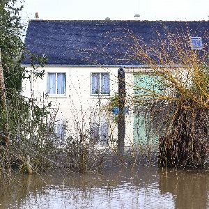 "Alerte rouge aux crues en Bretagne et Pays de la Loire : Herminia sème la dévastation"