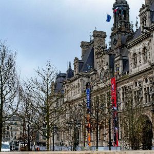 "🚨 Emmanuel Macron relance le débat sur la réforme du mode de scrutin pour les municipales à Paris !"