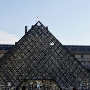 Emmanuel Macron terrasse les visiteurs : une nouvelle grande entrée palpitante annoncée pour le Musée du Louvre !