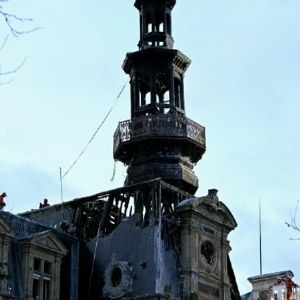 "Incendie tragique : dépose du beffroi de la mairie du 12e arrondissement de Paris en cours"