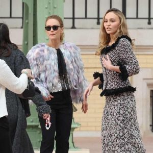 "Incroyable transformation de Vanessa Paradis et Lily-Rose Depp à la Paris Fashion Week"