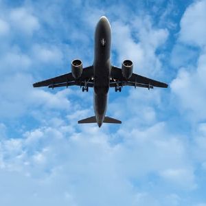 "Les secrets pour payer moins cher vos billets d'avion en 2025 révélés par Expedia"