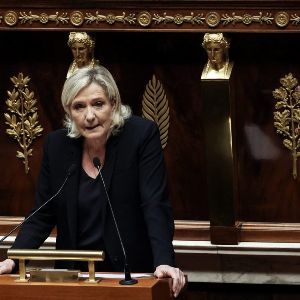 Marine Le Pen en larmes après la mort de son père : horreur et colère face à une photo controversée