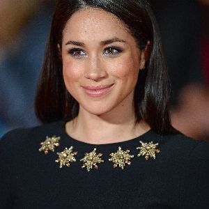 "Meghan Markle en difficulté : ses projets retardés, sa popularité en baisse"