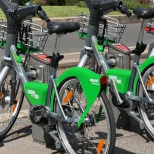 "Révolution à Lyon : 2.500 nouveaux Vélo'v électriques débarquent ce mercredi !"