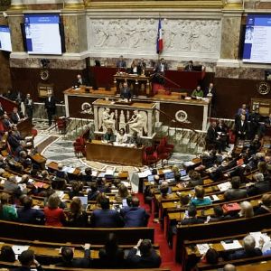 "Révolution pour la prise en charge des soins du cancer du sein : les députés votent une loi historique"