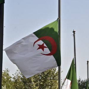 "Scandale à Paris : l'Algérie condamne les traitements infligés aux Algériens et convoque l'ambassadeur français"