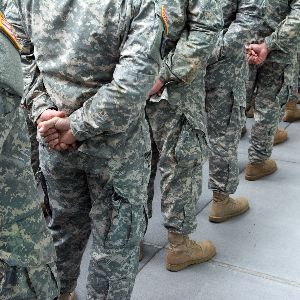 "Trump exclut les personnes transgenres de l'armée : séisme dans les cercles militaires"