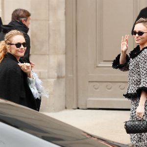 Vanessa Paradis et Lily-Rose Depp : leur éblouissante apparition complice à la Fashion Week Paris