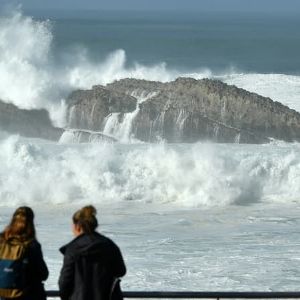 "Alerte météo : pourquoi la France enchaîne tempêtes et inondations ?"