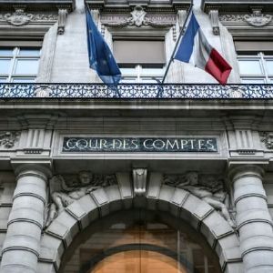 "Alerte : Prévisions du gouvernement pour le Budget 2025 jugées trop optimistes par le Haut Conseil des finances publiques !"