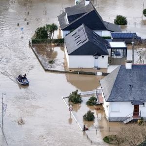 "Alerte rouge aux crues : la montée des eaux persiste dans l'ouest, 3 départements maintenus en vigilance"