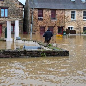 "Alerte rouge : les crues menacent toujours trois départements, le pic attendu jeudi"