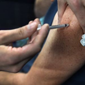 "Alerte santé : Tous les seniors devront-ils être vaccinés contre les pneumocoques?"