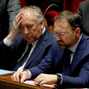 "Bayrou provoque la suspension des négociations budgétaires avec ses déclarations sur l'immigration"